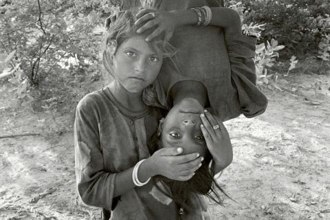 Exposition Prix Pictet   Human, 2024 © Gauri Gill, Urma and Nimli, Lunkaransar, 1999 ongoing, Courtesy of the artist and James Cohan, New York